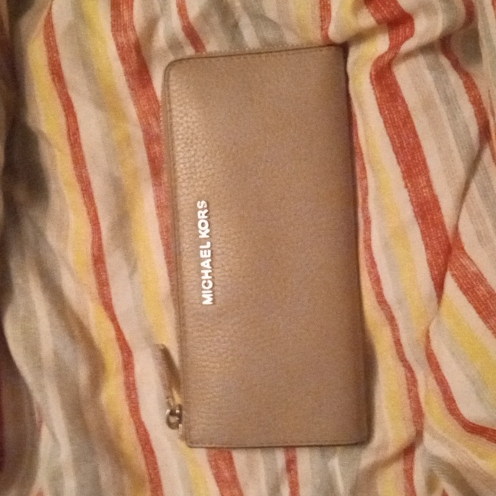 Michael kors light grey wallet